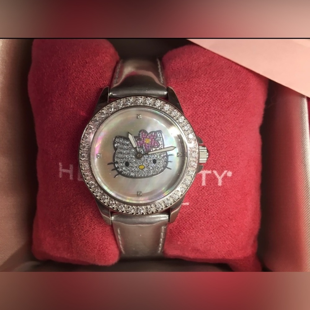 HELLO KITTY NWT Sanrio Diamonique HELLO KITTY Watch💖